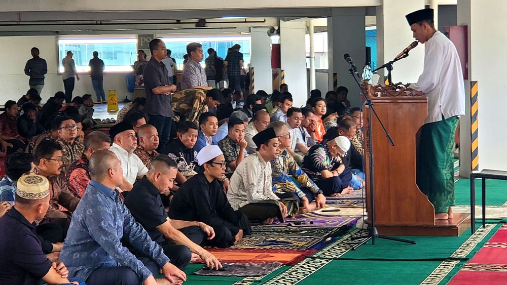 Salat Jumat nan Khidmat di Menara Agrinas Palma
